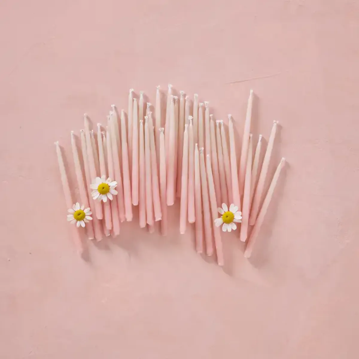 12 stk korte kakelys i bivoks, rosa / Knot & Bow